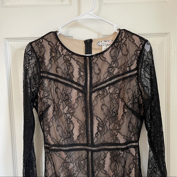 Flying Tomato Lace Dress - Picture 3 of 9